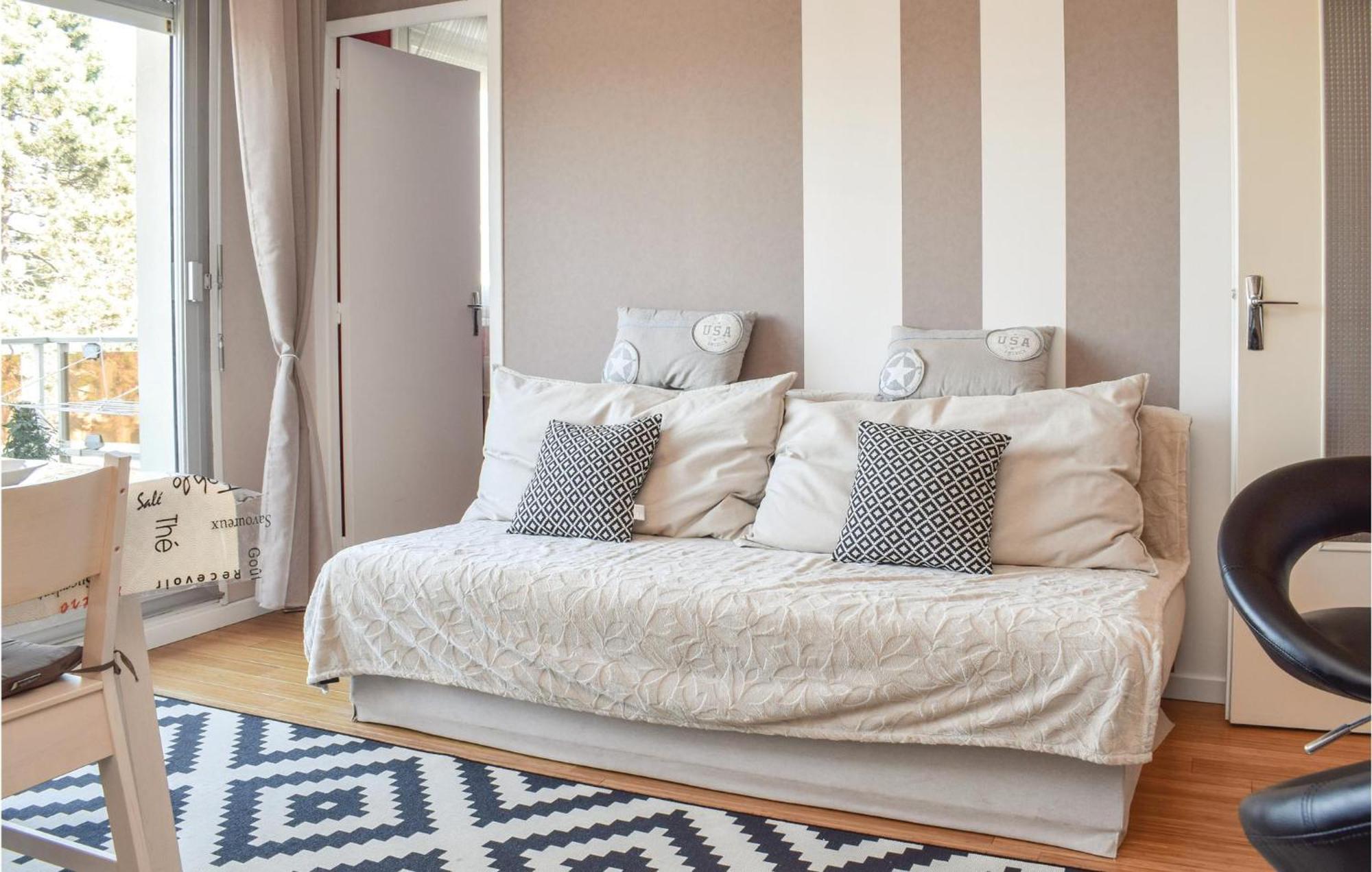 1 Bedroom Nice Apartment In Grandcamp Maisy ภายนอก รูปภาพ