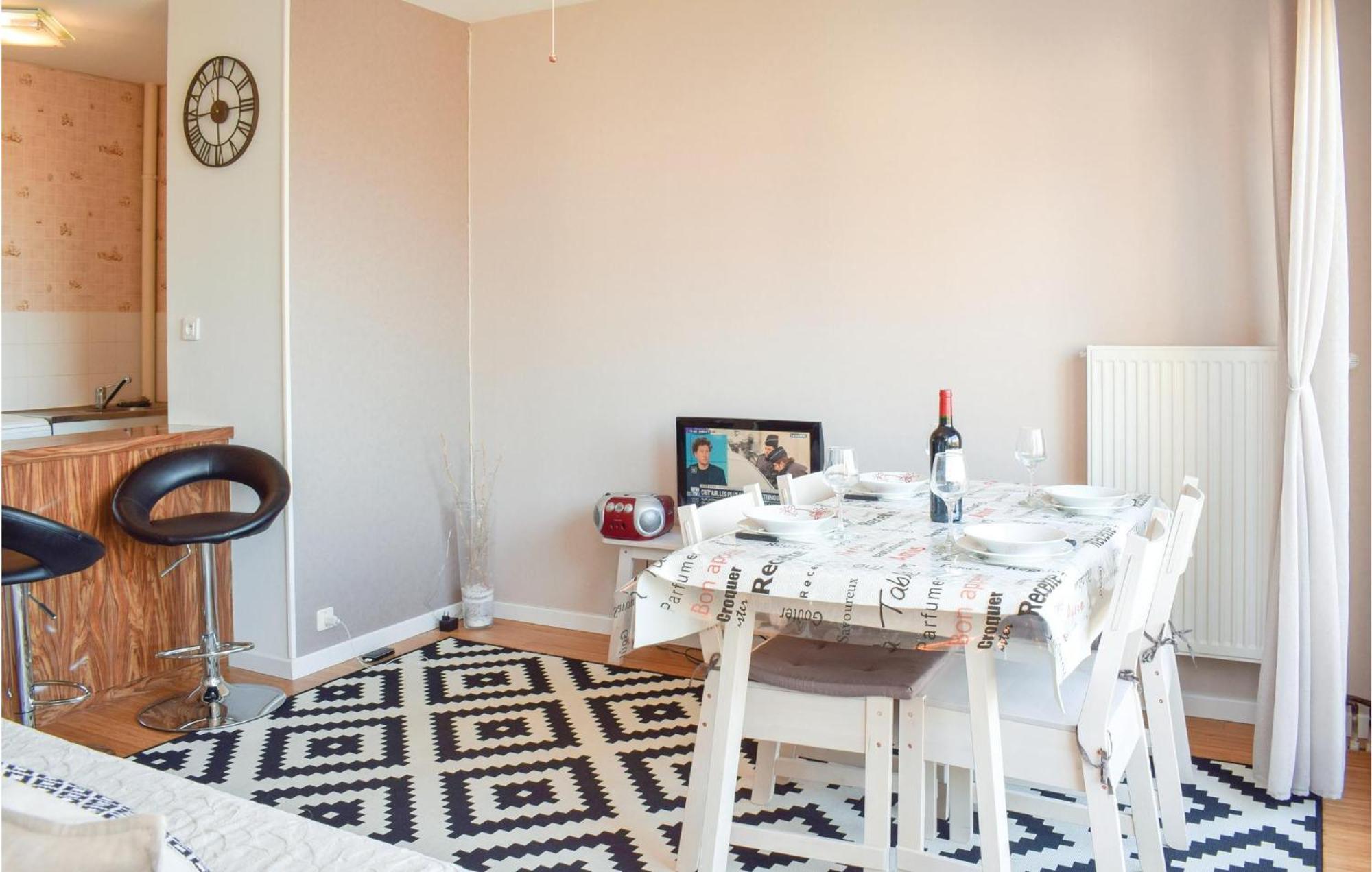 1 Bedroom Nice Apartment In Grandcamp Maisy ภายนอก รูปภาพ